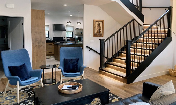 Cody House | Markham 46 - Modern Comfort in the Heart of Cody - Sleeps 10