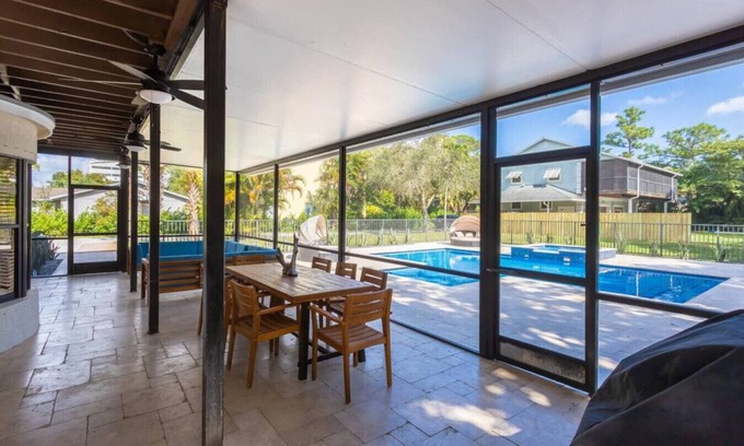 Delray Beach House | Markland Mansion' Pool Hot Tub Block off Atlantic Ave