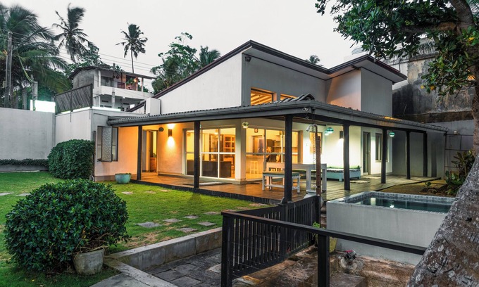 Unawatuna Villa | Marley's Beach House - 2 Bedroom Beachfront Villa