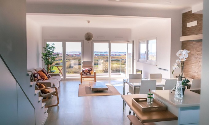 Peniche Apartment | Marlin house V beautiful ocean view, welcoming environment & relaxing place