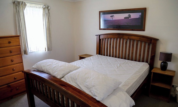 Harrietville Ski Chalet | Marmot Lodge - Group accommodationn30km to Hotham, walk to pubs/cafes