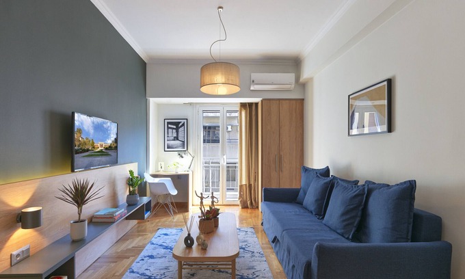 Mousio Apartment | Marnis10 3rd Modern Haven near Archaeological Muse