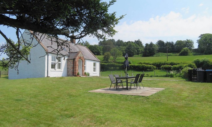 Thornhill Cottage | MARR COTTAGE, pet friendly, with a garden in Thornhill
