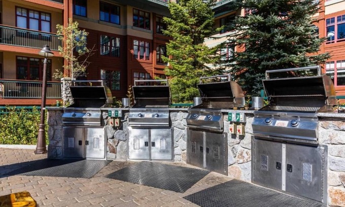 Lakeside Park Resort | Marriott Timber Lodge at Lake Tahoe. Perfect for skiing or nature walks.