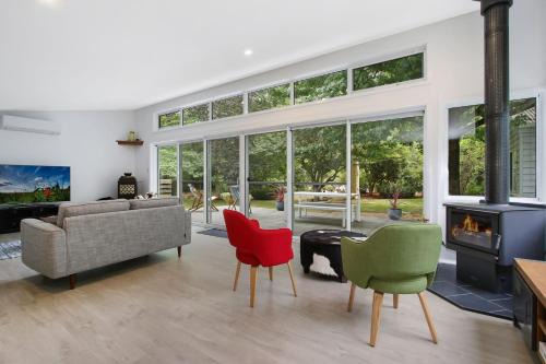 Bright House | Marshmallow Retreat and Studio