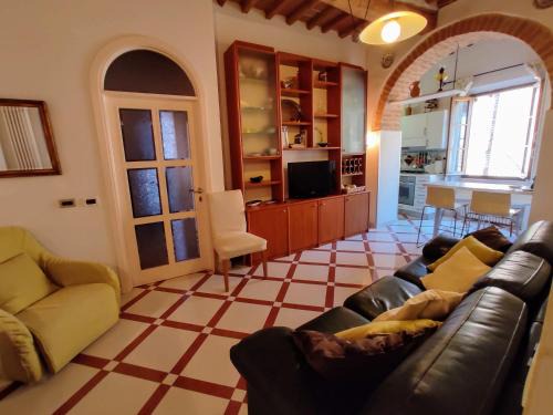 San Gimignano City Centre Apartment | Marta House