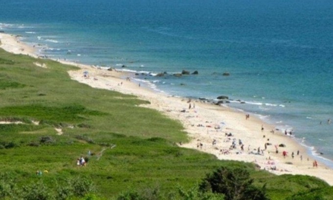 Aquinnah House | Martha's Vineyard Cozy Getaway Near Picturesque Philbin Beach