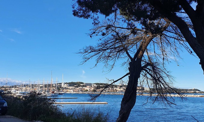 Martigues Condo | Martigues, superb studio (2)opposite the Etang de Berre