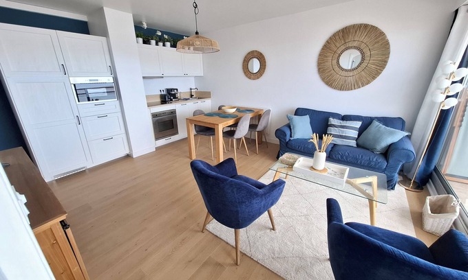 Agon-Coutainville Apartment | MARVELLOUS SEA VIEW BRIGHT 3* APARTMENT WITH ALL COMFORTS & PLEASANT TERRACE