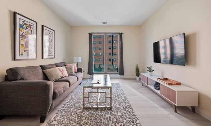 Newark Hotel | Marvelous 2BR ! Free Parking ! 30 Min to NYC