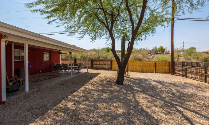 Black Canyon City House | Mary's Black Canyon City Place