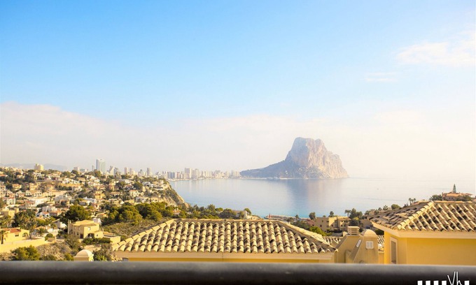 Calpe House | MARYVILLA townhouse in Calpe – 3 bedrooms, sea views, 2 terraces, barbecue, air conditioning and Wi-Fi