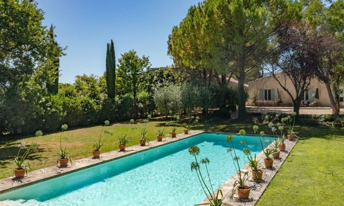 Eygalieres Villa | Mas Art et Soleil - Three Bedroom Villa, Sleeps 6