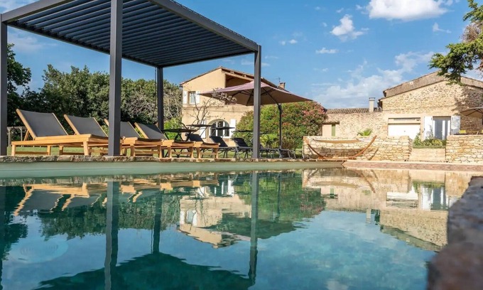 Maubec House | Mas Côté Cour - Maison vue montagne avec piscine