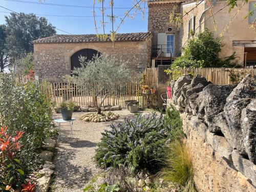 Cabrieres-d'Avignon House | MAS-Calou
