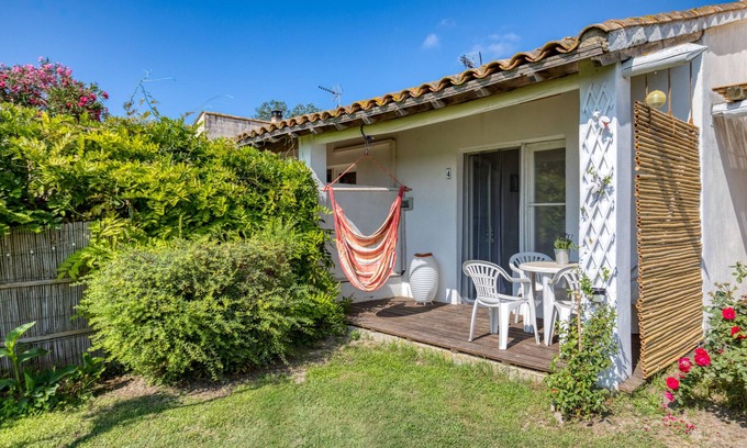 Saintes-Maries-de-la-Mer House | 'Mas Des Cypres - Mazet 4' with Private Terrace, Shared Garden and Wi-Fi