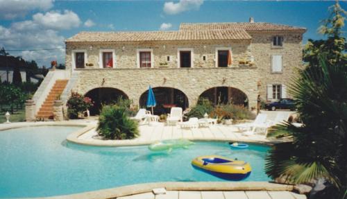 Saint-Julien-de-Peyrolas Apartment | Mas du Garidel l Appartements avec piscine privée proche Ardèche à Saint Julien de Peyrolas