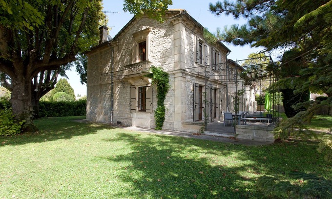 Arles Other | Mas of the Arles Doves