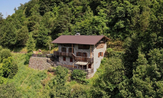 Frassilongo House | Maso Tòttn mountain chalet with views of the Dolomites