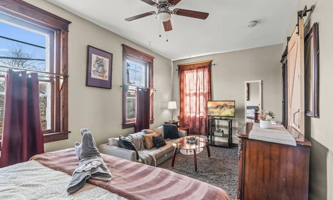 Swarthmore Apartment | Massive 1B/1B - King-Bed & Lounge/Living Room & Sunroom w/Parking!