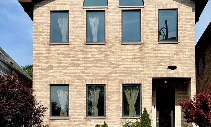 Avondale House | Massive Avondale Home, Sleeps 15 people, 4 King Beds, Rooftop Deck, & Garage