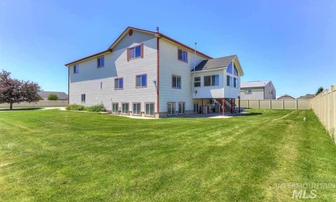 Meridian House | Massive Gathering Home with Ballroom - Sleeps 32+