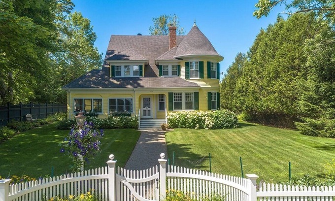 Islesboro House | MASSIVE Oceanfront Dark Harbor Home on ISLESBORO
