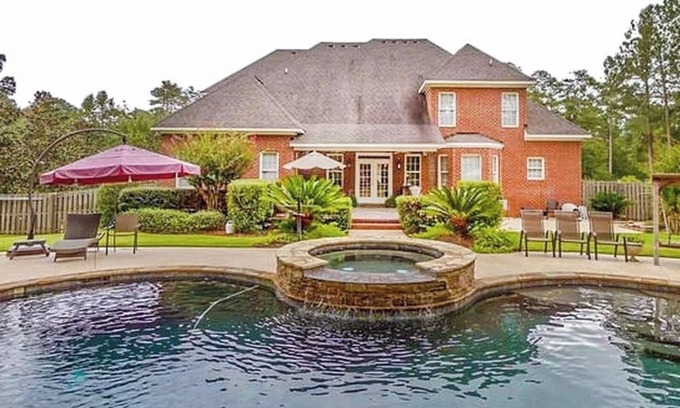Evans House | Masters Rental 2023 with Pool in Gated Community