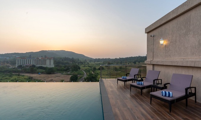 Khalapur Hotel | Mastiff Grand The Sia Palace Suites & Banquets, Khopoli (Nr. Imagica)