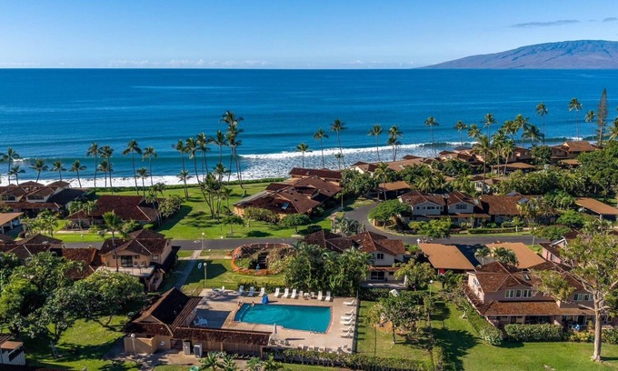 Downtown Lahaina House | Maui 3 Bedroom Townhome Sleeps 6