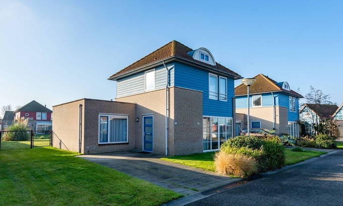 Hoofdplaat House | Maxime 205 - Kustpark Village Scaldia - Large detached holiday villa and spacious sheltered garden