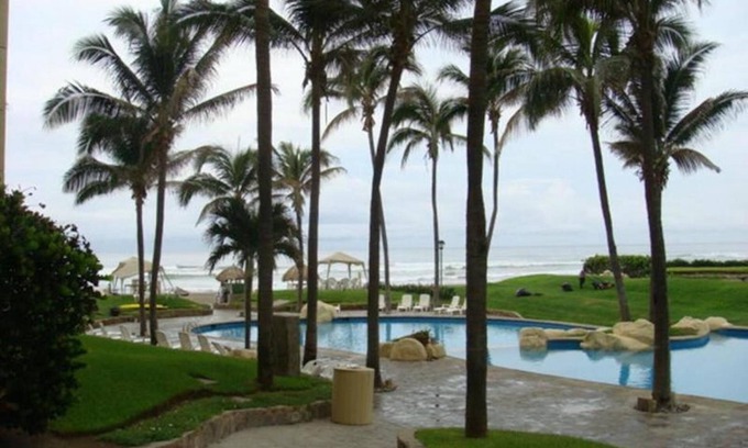 Playa Diamante Apartment | Mayan Playa Torre I Apartment beach front