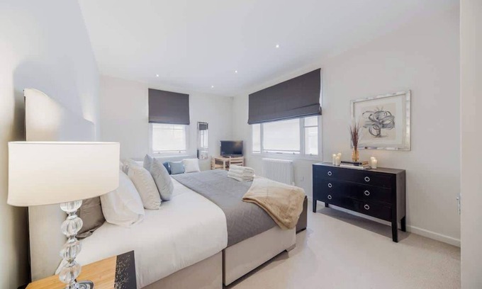 City of Westminster Apartment | Mayfair Oxford Street by Estatesmen