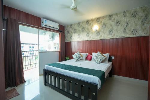 Nedumbassery Apartment | Mayflower Family Lounge -Cochin Airport