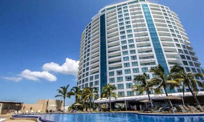 Marina Mazatlan Hotel | Mazatlan Peaceful Junior Suite with Terrace & Pool