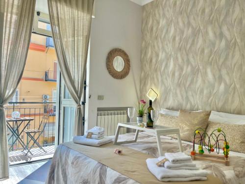 Naples City Centre Apartment | Mazzocchi House welcome wine