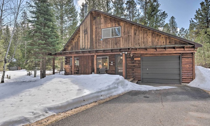 McCall Cabin | McCall Rustic Retreat - Walk to Payette Lake!