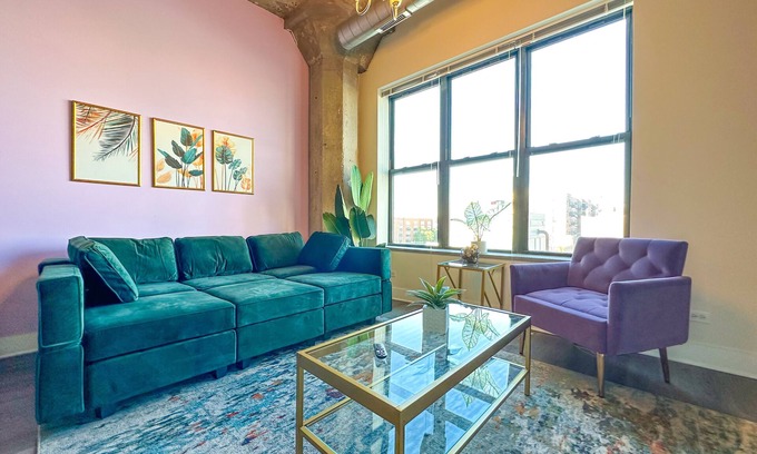 Near South Side Apartment | McCormick Place Skyline view 2br/2ba with optional parking for up to 8 guests