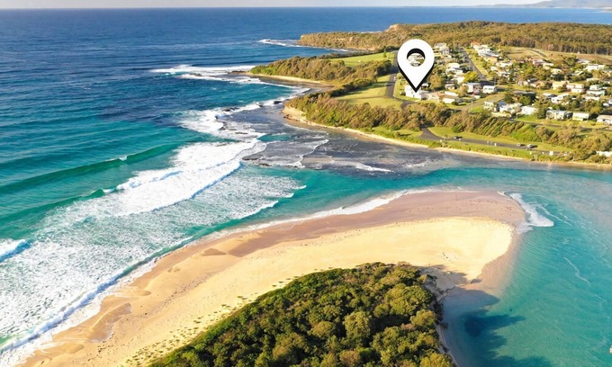 Dolphin Point Apartment | Mcgrath welcomes you to Wave Spray close to the beach and lake