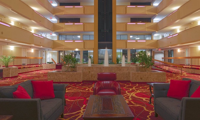 Downtown Hotel | MCM Eleganté Hotel & Suites