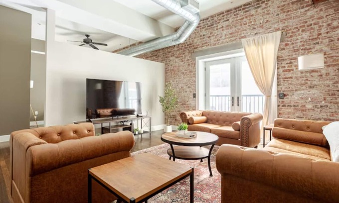 Mile Square Apartment | McOuat Place 3B - Luxury 1 Bed Downtown Indy Apartment Prime Location