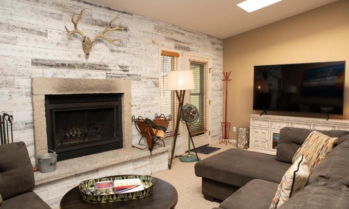 Intermountain Apartment | Meadow Creek Condominiums