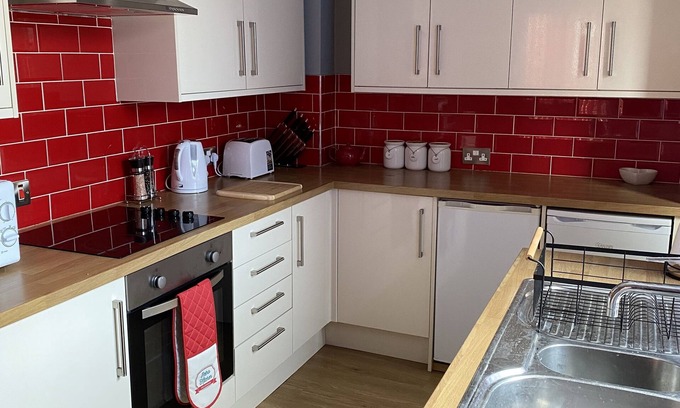 Lytham St. Anne's House | Meadow house 3 bed semi in leafy lytham