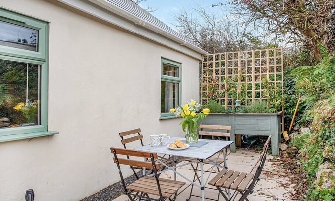 Carnkie Cottage | Meadow View - UK44608