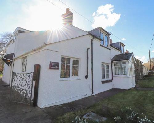 Dinas Cross House | Meadowlands