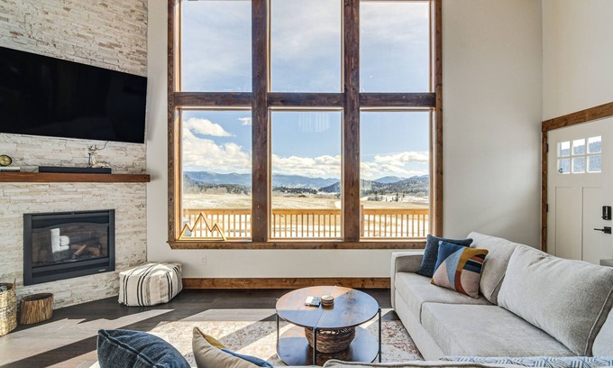 Indian Mountain Cabin | 'Meadowlark Mountain Club' w/Views of the Rockies