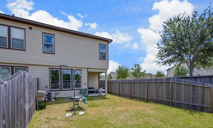 Sugar Land House | Meadows Place 3-BR Home ~ Perfect for Family Getaway~ w/ Backyard & Home Theater