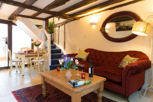 Hadleigh House | Meddlars a historic cottage on the countryside edge of a vibrant Market Town