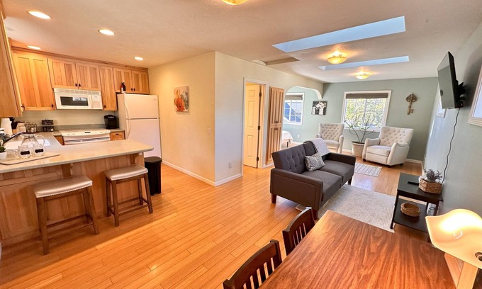 Medford Apartment | Medford Home and 2 Condos With Pool and Hot tub