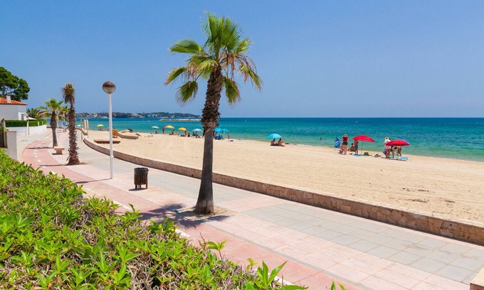 Vilafortuny House | Mediterranean Beachfront house, sleeps 10 - CASA GERANIS